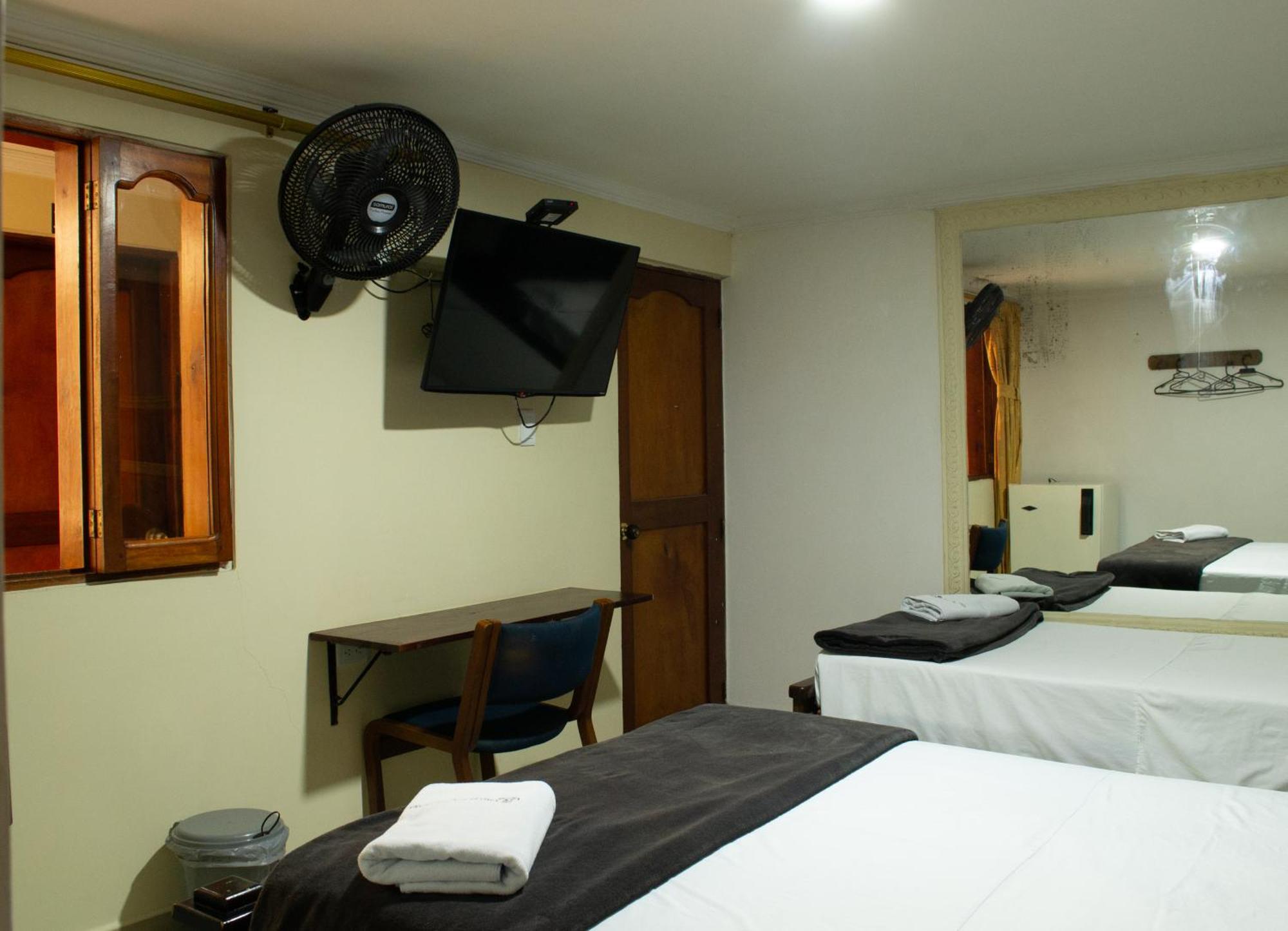Hotel Caldas Plaza Exterior foto